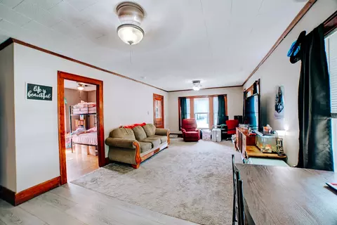 Living - 441 E Walnut St, Watseka, IL 60970 photo 5 of 5