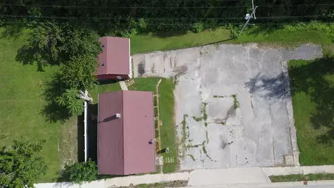 Exterior - 441 E Walnut St, Watseka, IL 60970 photo 1 of 1