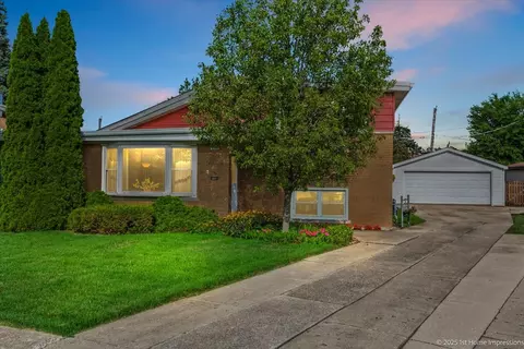 9744 S Utica Ave, Evergreen Park, IL 60805