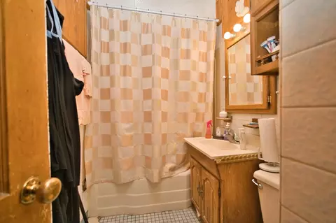 Bath - 551 E 149 St, Harvey, IL 60426 photo 2 of 2