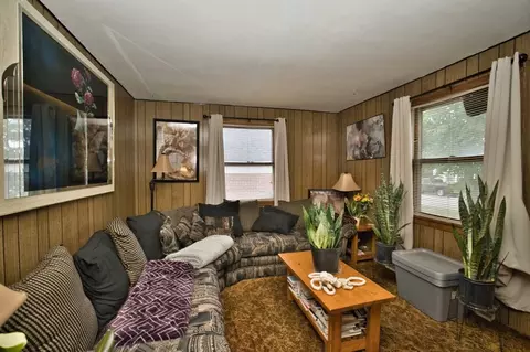 Living - 551 E 149 St, Harvey, IL 60426 photo 2 of 5