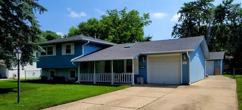 1021 Mercury Dr, Schaumburg, IL 60193