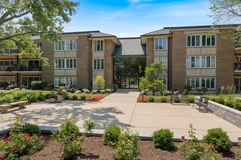 2 Oakbrook Club Dr #B207, Oak Brook, IL 60523
