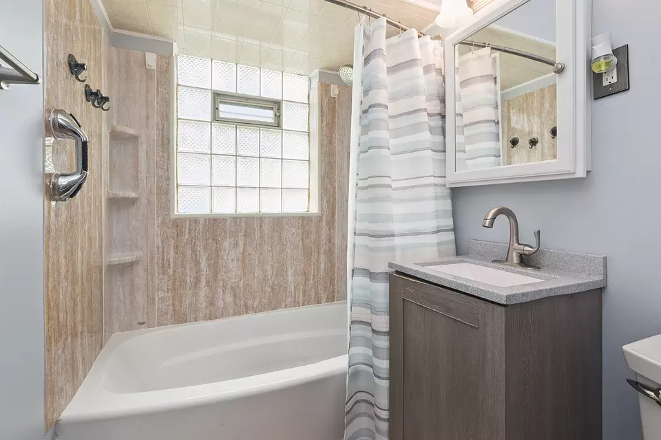Bath - 11600 S Sacramento Dr, Merrionette Park, IL 60803 photo 1 of 1