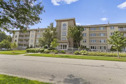 440 E Montrose Ave #209, Wood Dale, IL 60191