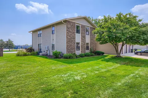 5820 Wilshire Ct #A, Hanover Park, IL 60133