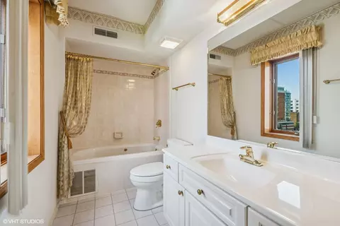 Bath - 650 S River Rd #504, Des Plaines, IL 60016 photo 1 of 2