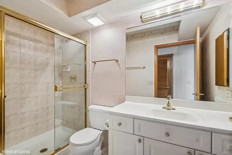 Bath - 650 S River Rd #504, Des Plaines, IL 60016 photo 2 of 2