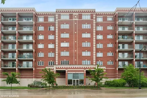 650 S River Rd #504, Des Plaines, IL 60016