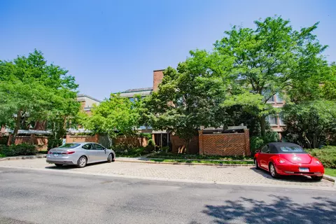 7030 Arbor Ln #103, Northfield, IL 60093