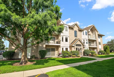 5311 W Mint Julip Dr #301, Alsip, IL 60803