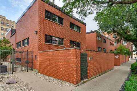 725 W Waveland Ave #D, Chicago, IL 60613