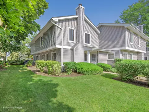 2430 Brunswick Cir #1A, Woodridge, IL 60517