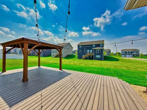 Exterior - 1351 Wake Robin Ln, Bartlett, IL 60103 photo 13 of 14