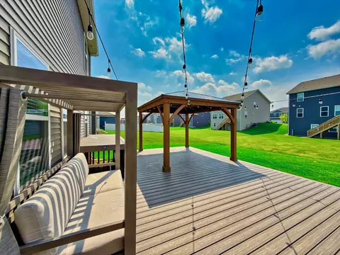 Exterior - 1351 Wake Robin Ln, Bartlett, IL 60103 photo 12 of 14