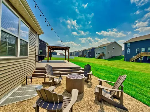 Exterior - 1351 Wake Robin Ln, Bartlett, IL 60103 photo 6 of 14