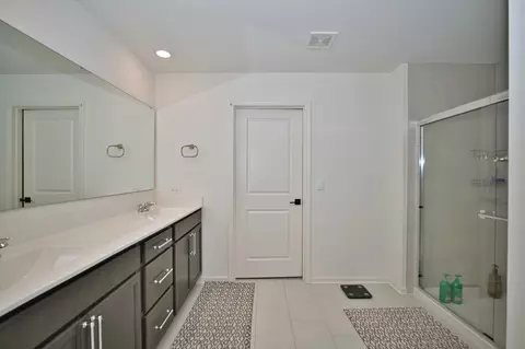 Bath - 1351 Wake Robin Ln, Bartlett, IL 60103 photo 5 of 7