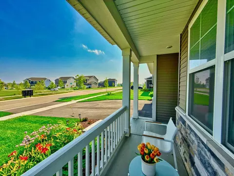 Exterior - 1351 Wake Robin Ln, Bartlett, IL 60103 photo 2 of 14