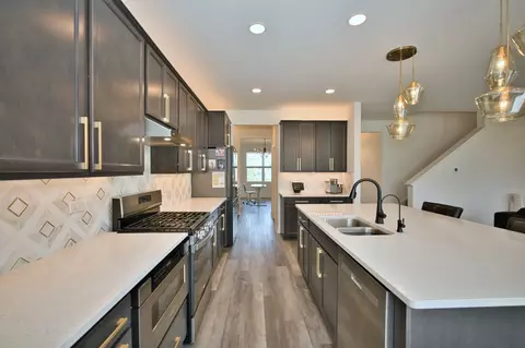 Kitchen - 1351 Wake Robin Ln, Bartlett, IL 60103 photo 6 of 8