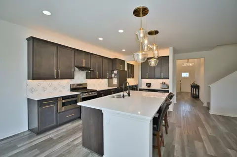 Kitchen - 1351 Wake Robin Ln, Bartlett, IL 60103 photo 7 of 8
