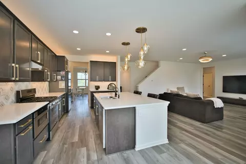 Kitchen - 1351 Wake Robin Ln, Bartlett, IL 60103 photo 5 of 8