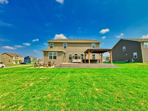 Exterior - 1351 Wake Robin Ln, Bartlett, IL 60103 photo 8 of 14