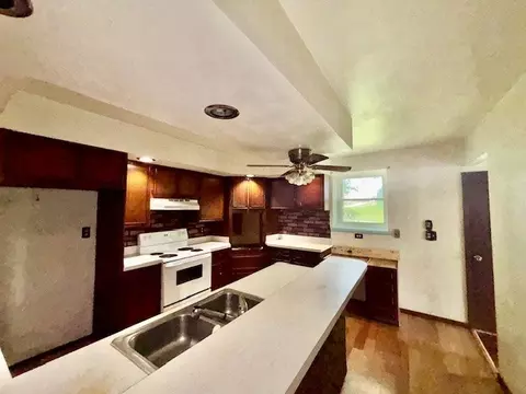 Kitchen - 7500 Us Highway 20 E, Ridott, IL 61067 photo 2 of 2