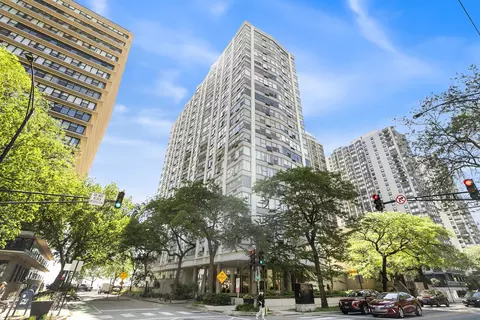 5757 N Sheridan Rd #19B, Chicago, IL 60660