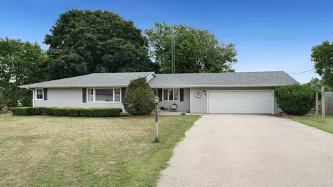 411 Williams Dr, Oregon, IL 61061