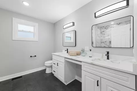 Bath - 4113 Eberly Ave, Brookfield, IL 60513 photo 5 of 11