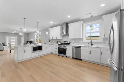 Kitchen - 4113 Eberly Ave, Brookfield, IL 60513 photo 1 of 9