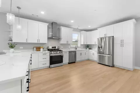 Kitchen - 4113 Eberly Ave, Brookfield, IL 60513 photo 3 of 9