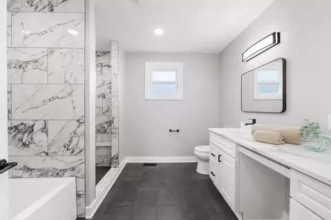 Bath - 4113 Eberly Ave, Brookfield, IL 60513 photo 7 of 11