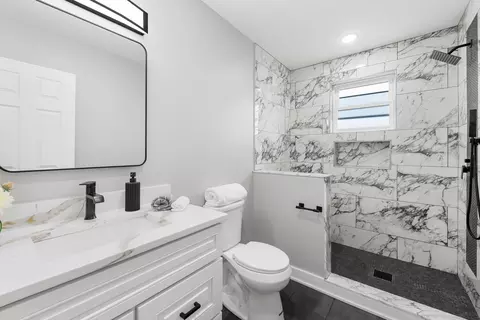 Bath - 4113 Eberly Ave, Brookfield, IL 60513 photo 10 of 11