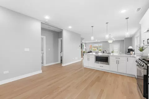 Entry Way - 4113 Eberly Ave, Brookfield, IL 60513 photo 1 of 4