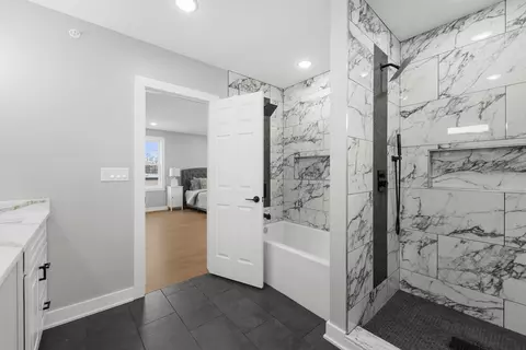 Bath - 4113 Eberly Ave, Brookfield, IL 60513 photo 4 of 11