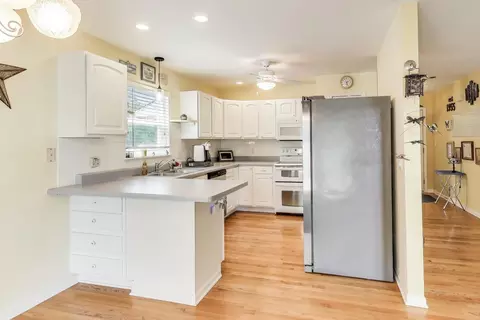 Kitchen - 714 Whitmore Trl, Mchenry, IL 60050 photo 2 of 3