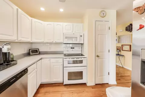 Kitchen - 714 Whitmore Trl, Mchenry, IL 60050 photo 1 of 3