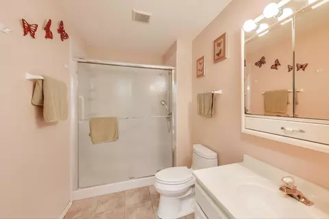Bath - 714 Whitmore Trl, Mchenry, IL 60050 photo 2 of 2