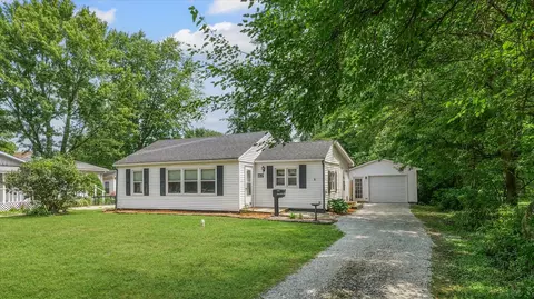 125 N Cherry St, Paxton, IL 60957