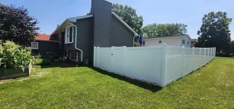 2403 High Point Dr, Lindenhurst, IL 60046 photo 4