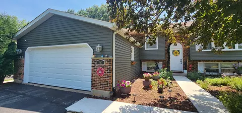 2403 High Point Dr, Lindenhurst, IL 60046 photo 3