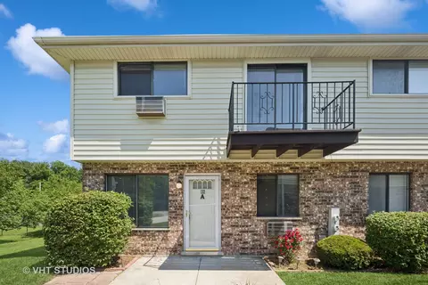 132 Willows Edge Ct #A, Willow Springs, IL 60480