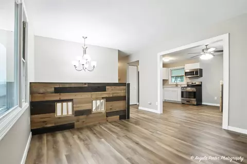 Living - 4117 N Johnsburg Rd, Johnsburg, IL 60051 photo 2 of 4