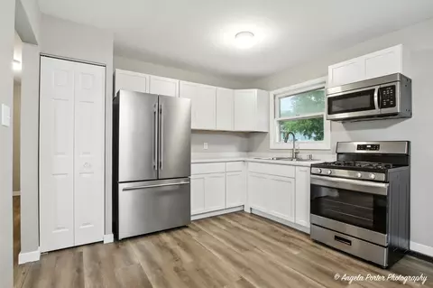 Kitchen - 4117 N Johnsburg Rd, Johnsburg, IL 60051 photo 1 of 2