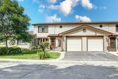 1330 S Mallard Ln, Mount Prospect, IL 60056