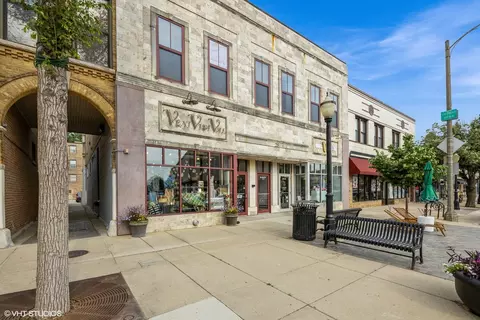 25 S La Grange Rd #E, La Grange, IL 60525