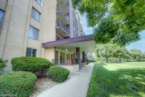 5400 Walnut Ave #402, Downers Grove, IL 60515