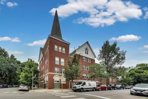 1043 W School St #208, Chicago, IL 60657
