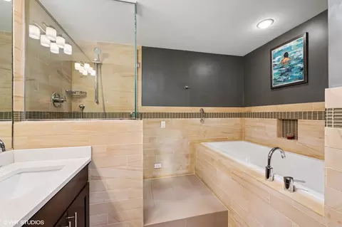 Bath - 21 E Huron St #2606, Chicago, IL 60611 photo 2 of 3